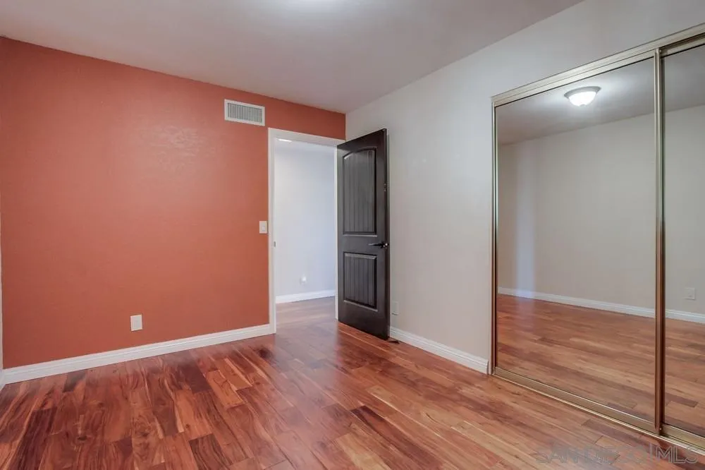 6411 Via De La Reina