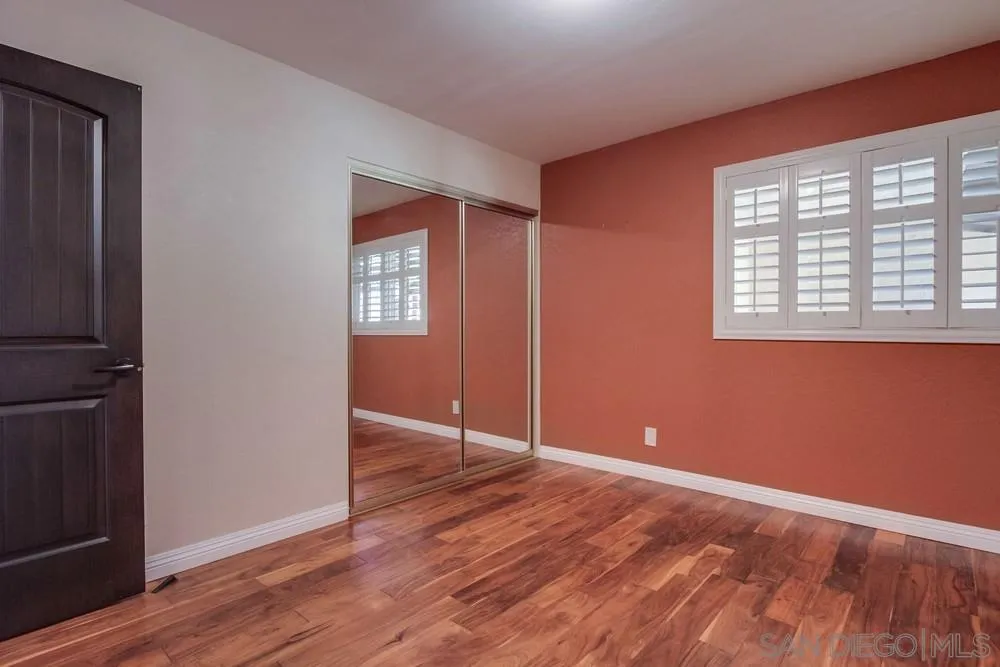 6411 Via De La Reina