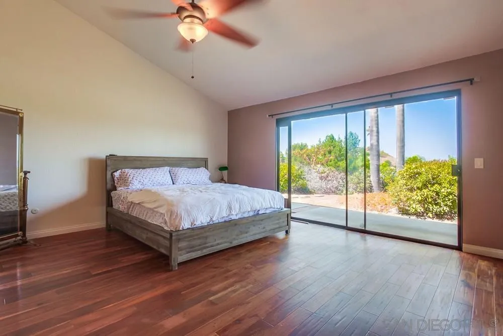 6411 Via De La Reina