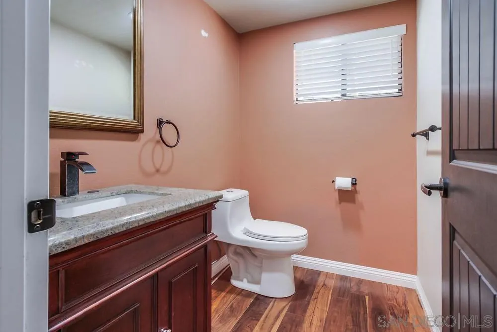 6411 Via De La Reina