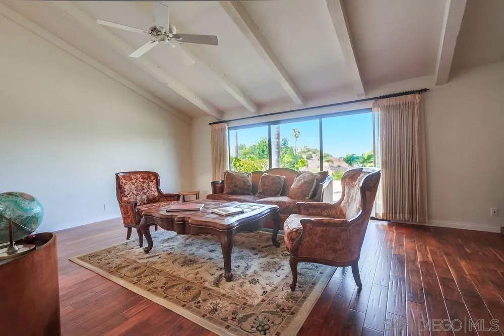 6411 Via De La Reina