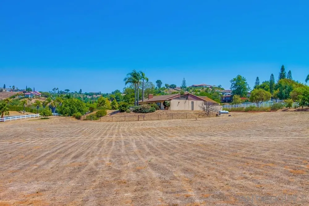 6411 Via De La Reina