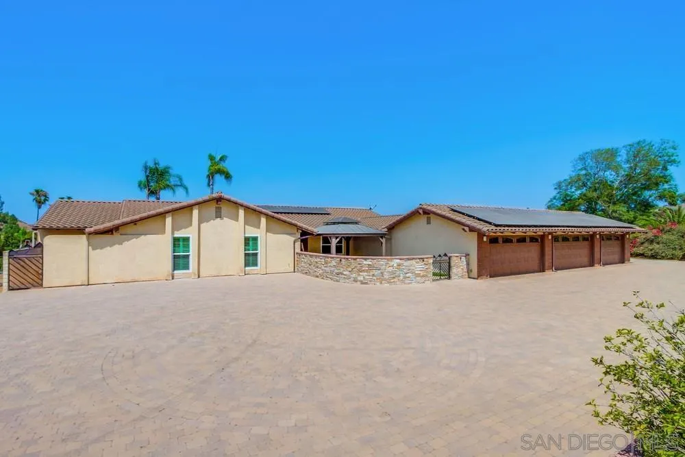 6411 Via De La Reina