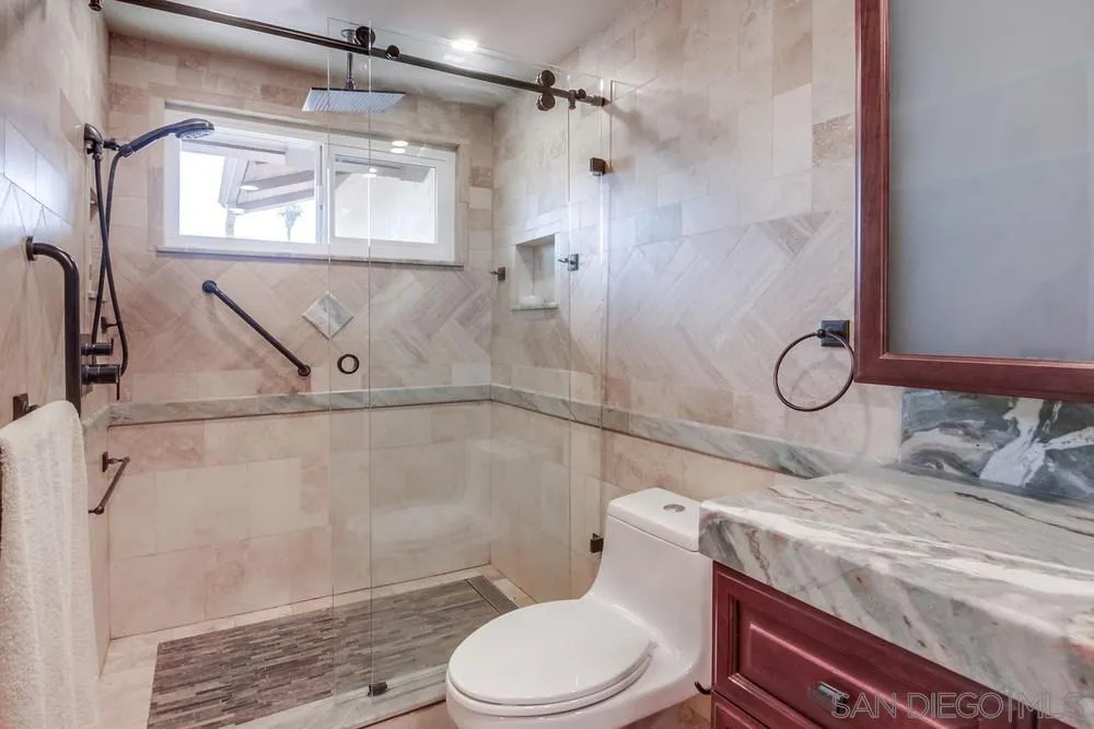 6411 Via De La Reina