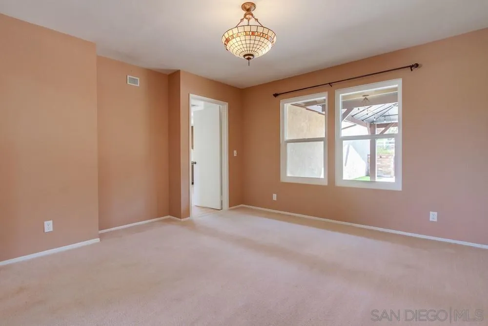 6411 Via De La Reina