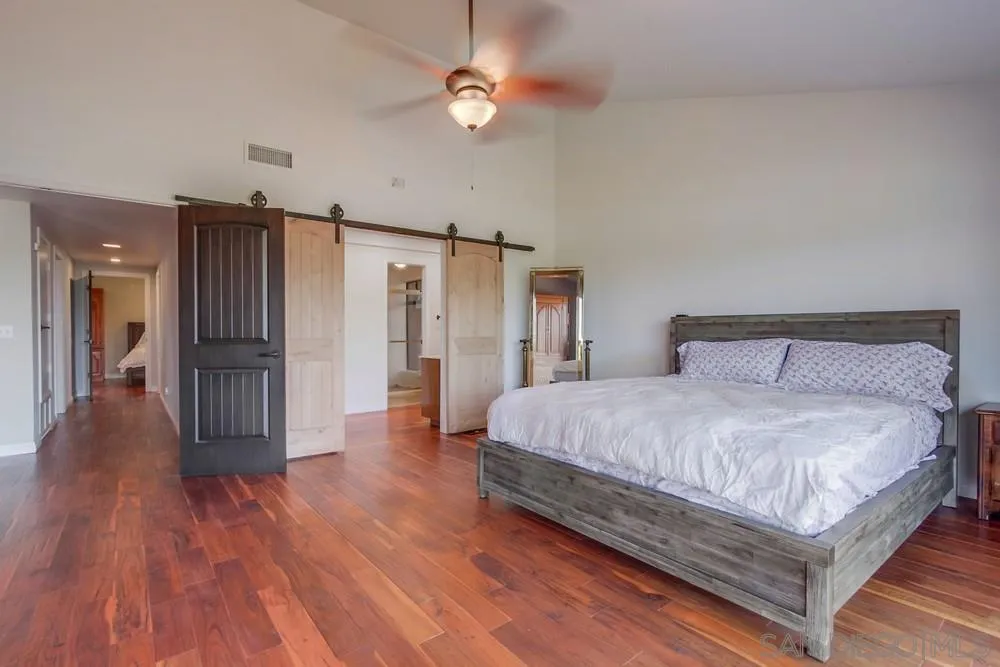 6411 Via De La Reina