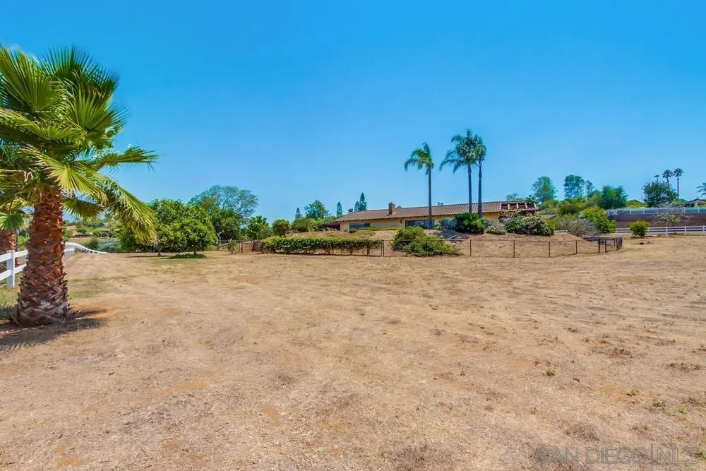 6411 Via De La Reina