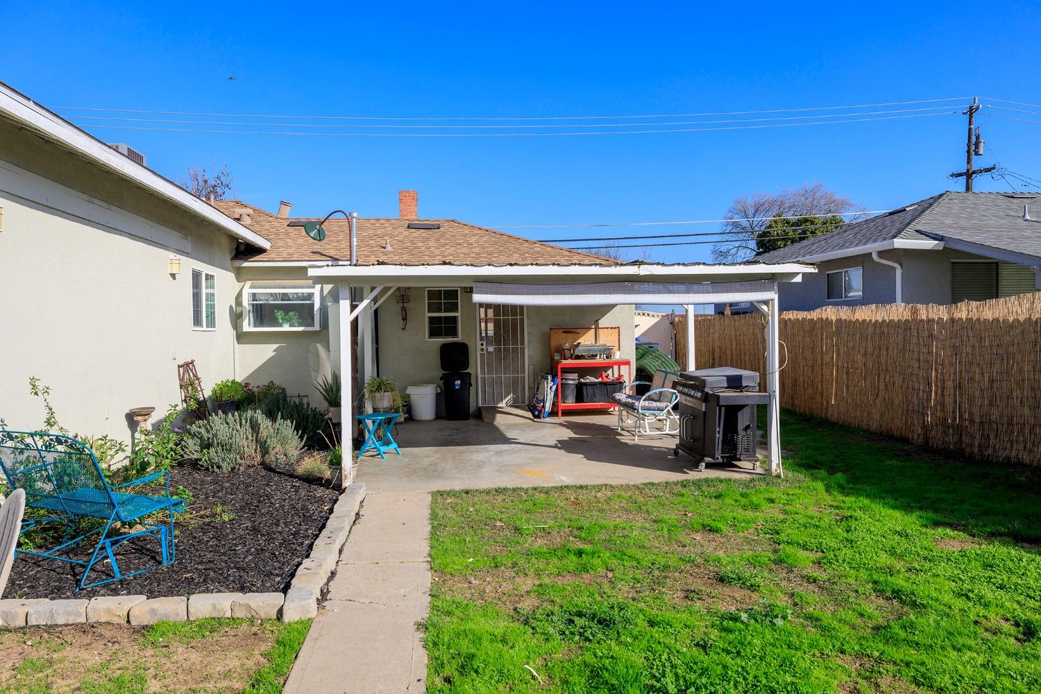 216 Johnson Avenue