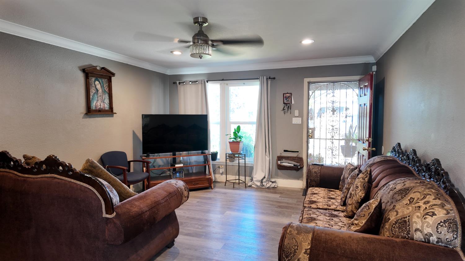 2472 E Sonora Street