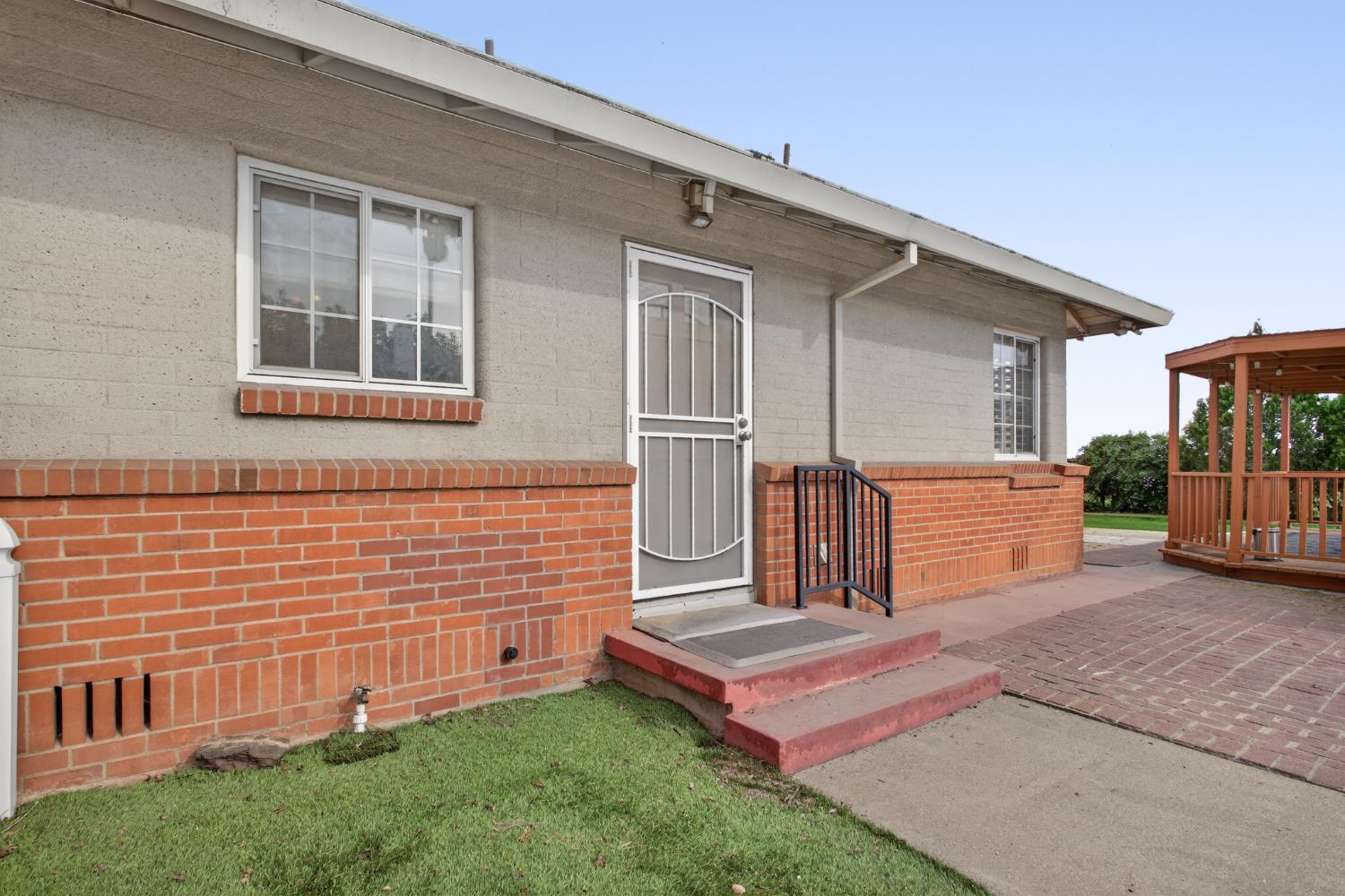 5444 E Main Street