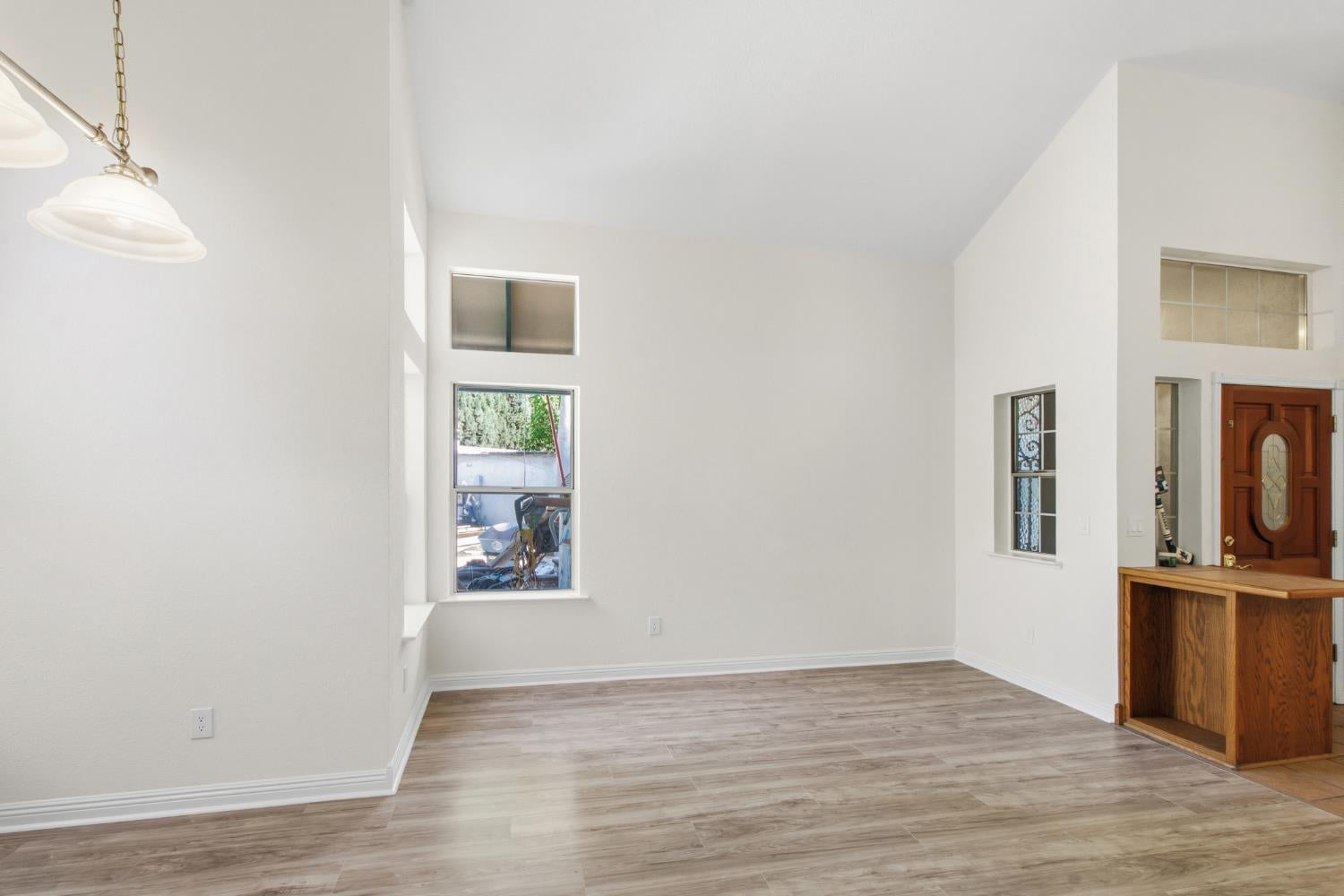 1069 Brick And Tile Circle