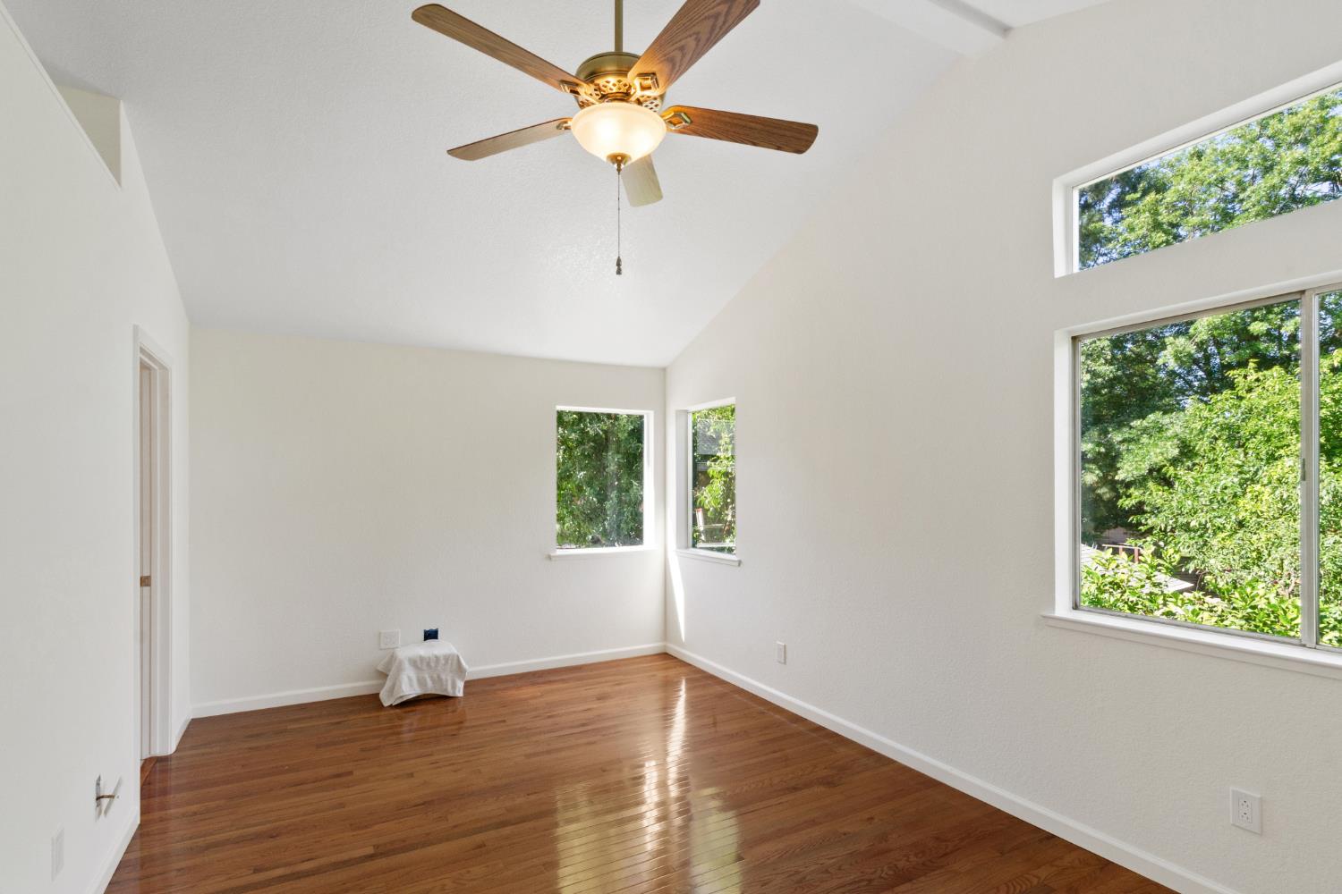 1069 Brick And Tile Circle
