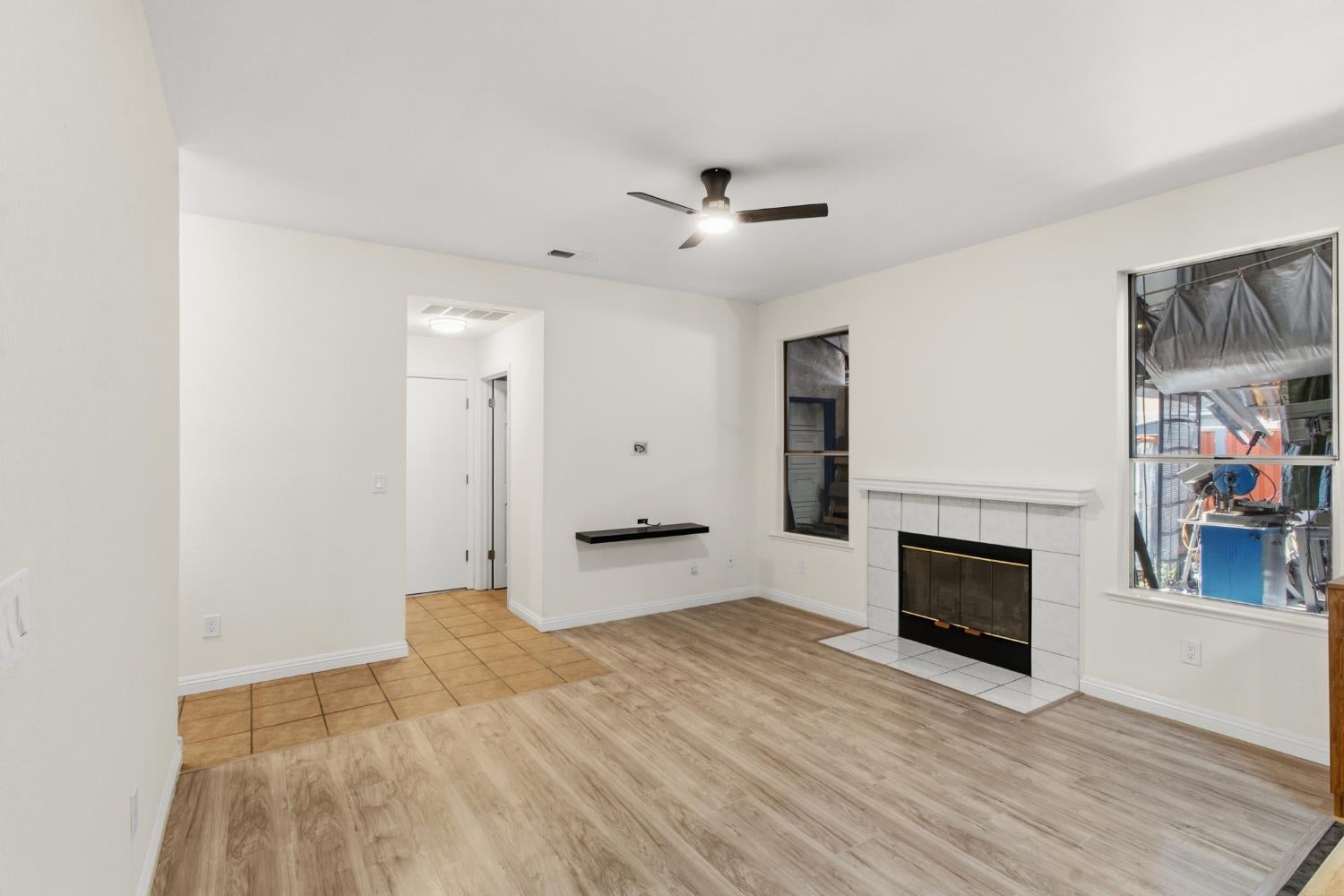 1069 Brick And Tile Circle