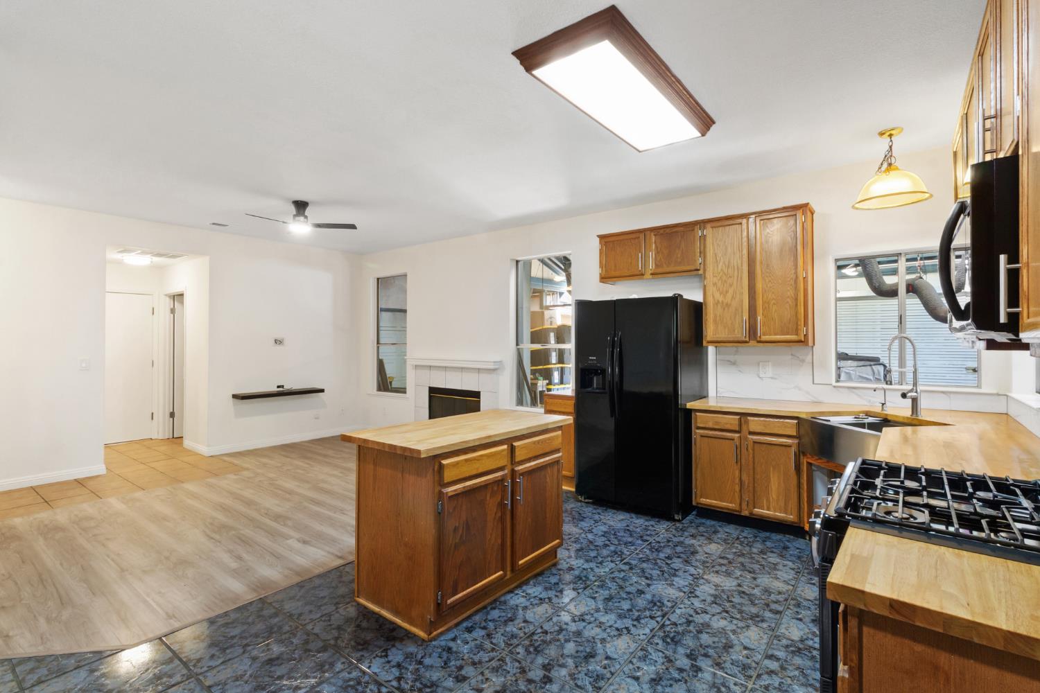 1069 Brick And Tile Circle
