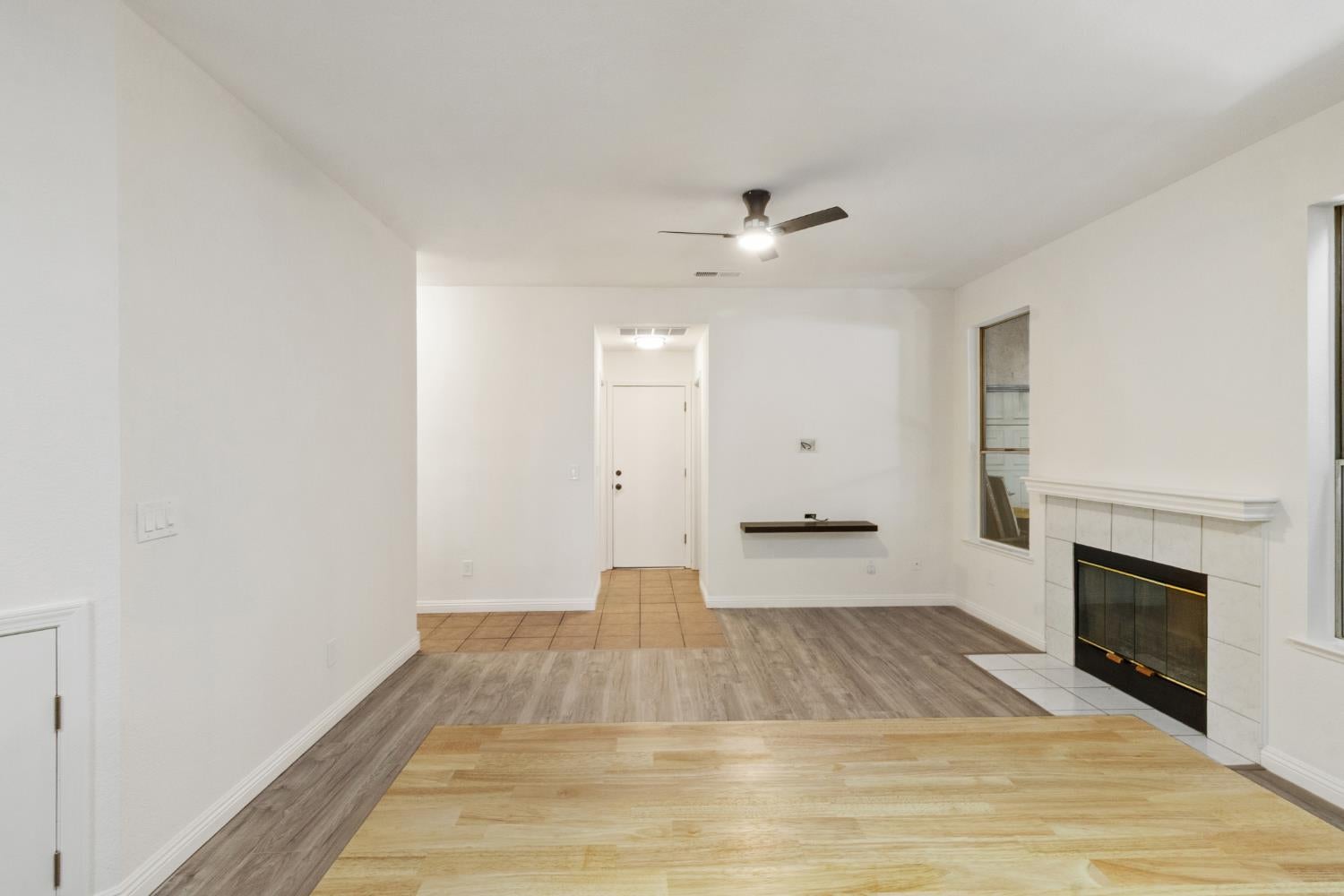 1069 Brick And Tile Circle