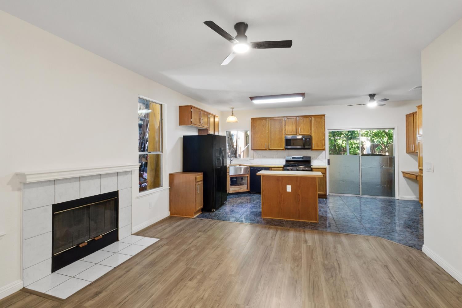 1069 Brick And Tile Circle