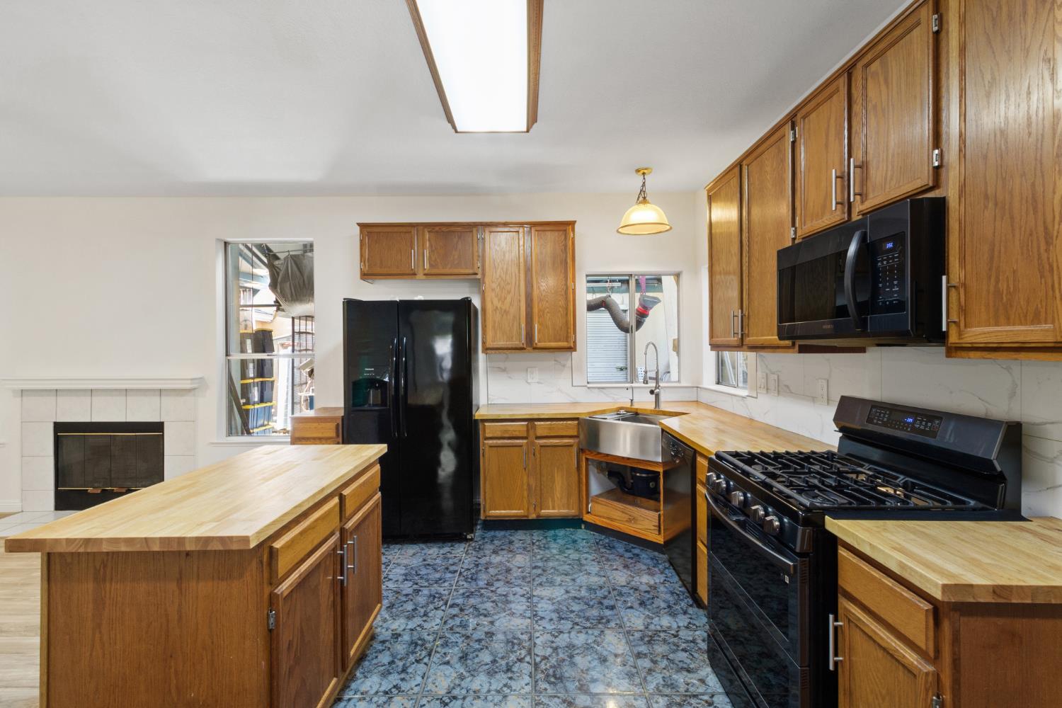 1069 Brick And Tile Circle