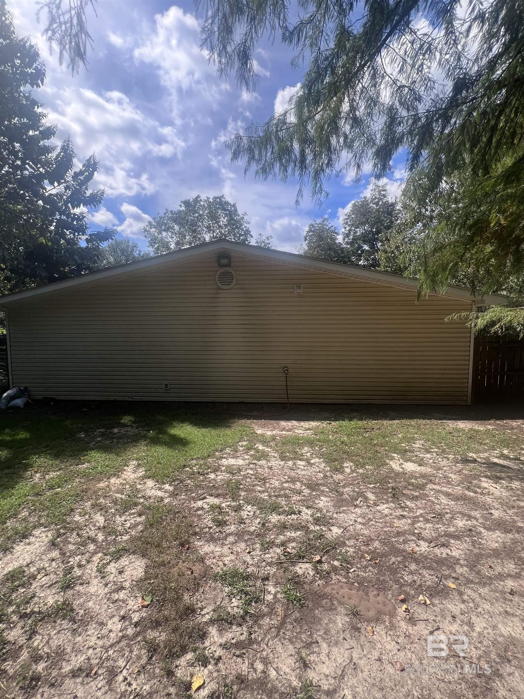 10925 Lakeland Drive