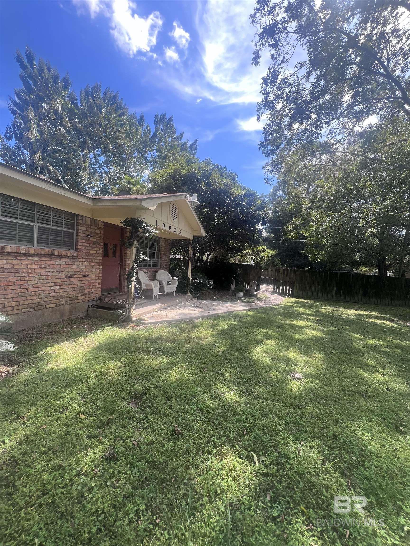 10925 Lakeland Drive