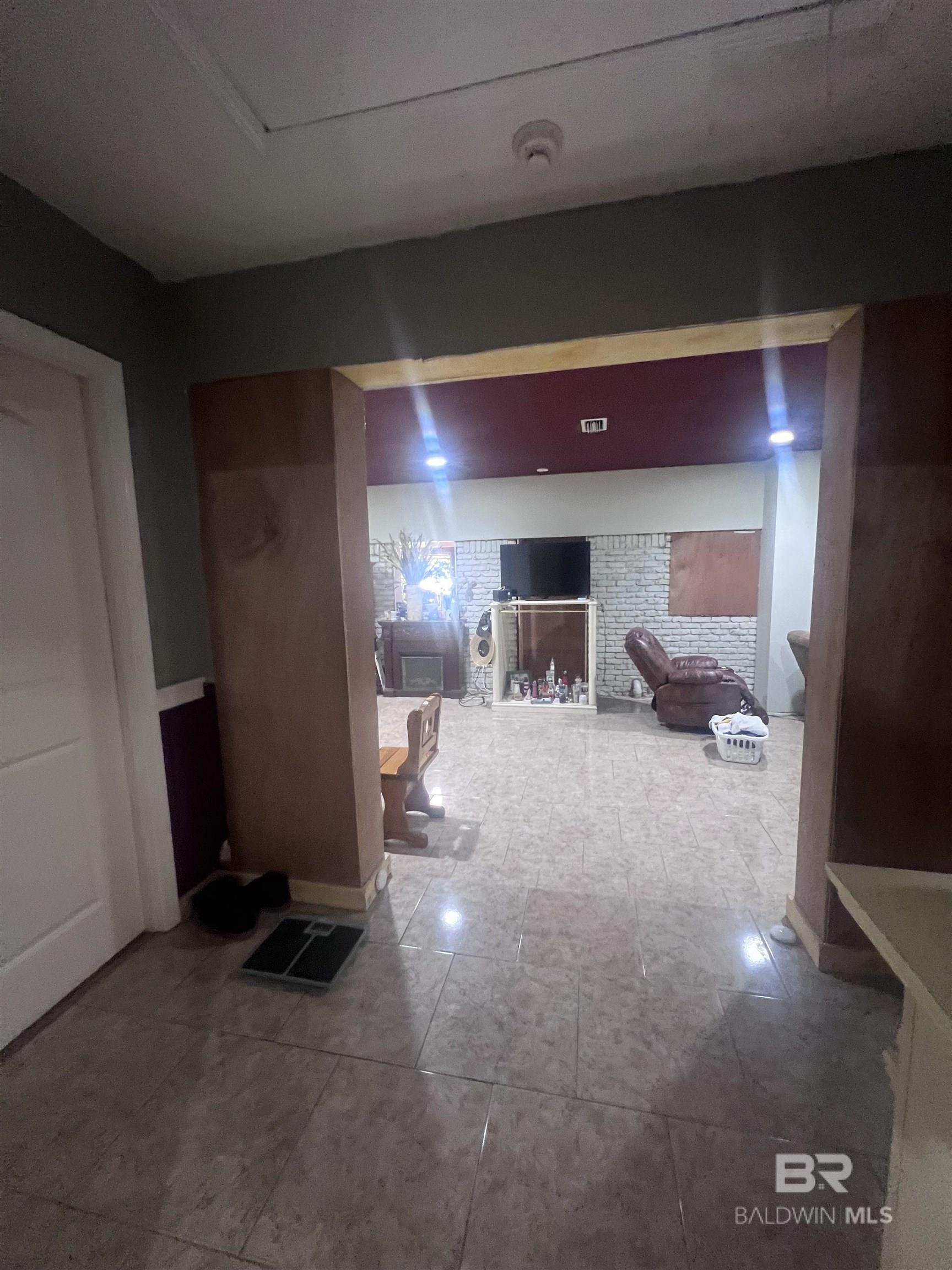 10925 Lakeland Drive