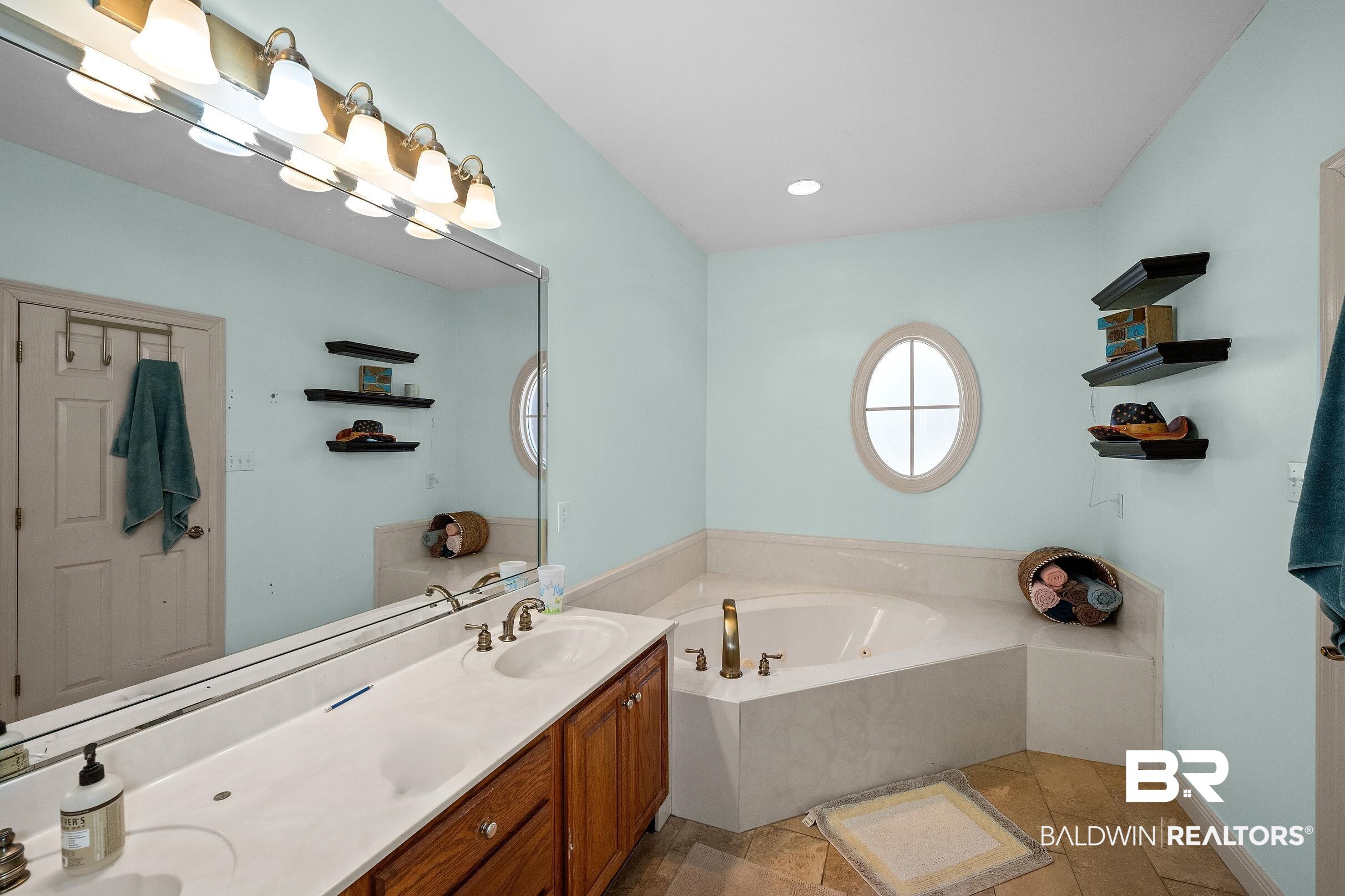 8087 Palmetto Court