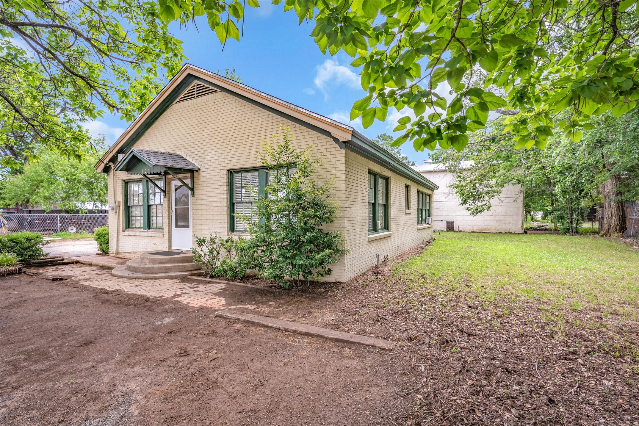 106 S College Street