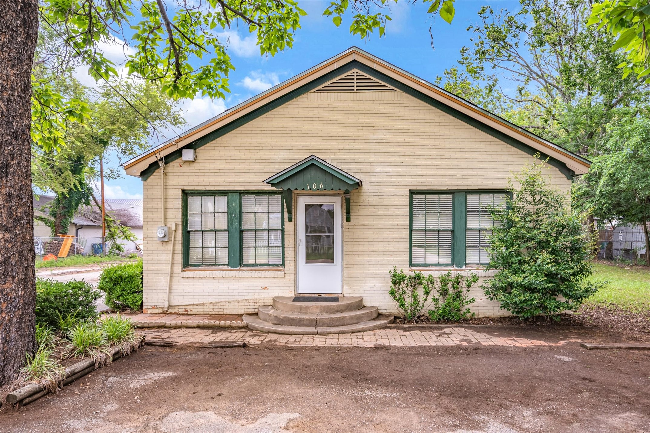 106 S College Street