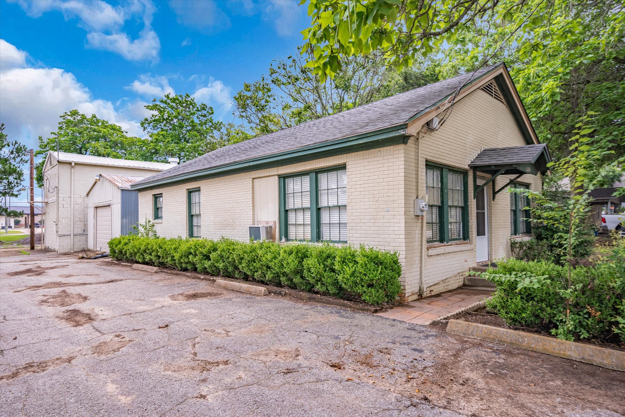 106 S College Street