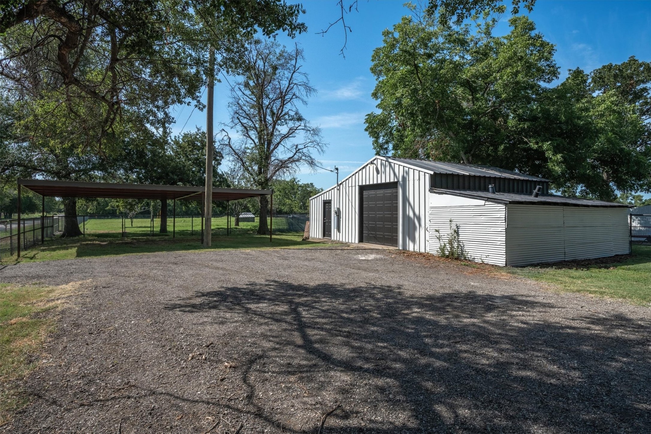 5686 County Road 323