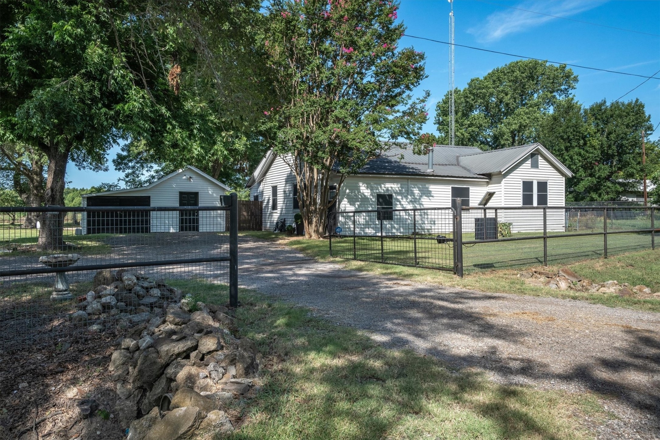 5686 County Road 323
