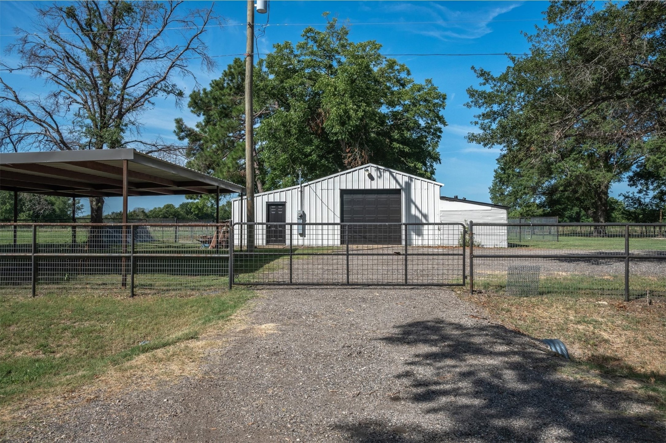 5686 County Road 323
