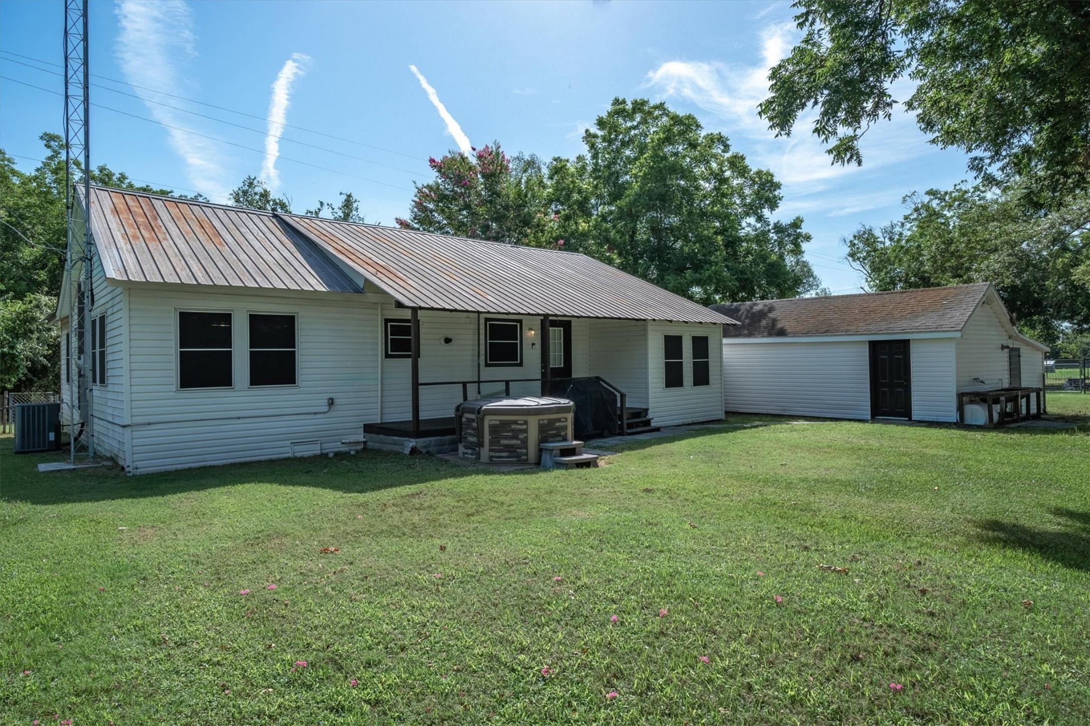 5686 County Road 323