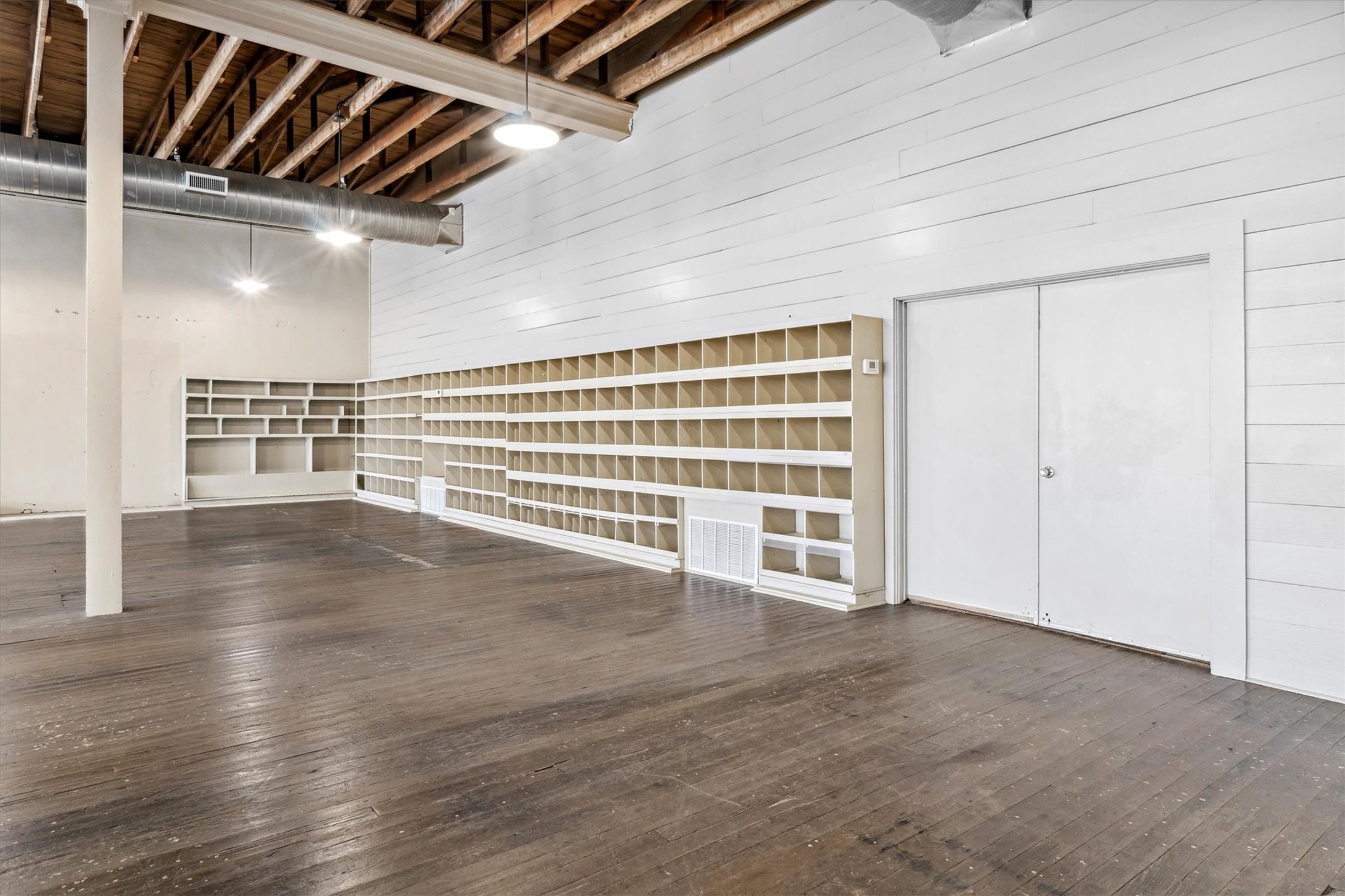 111 N Houston Street