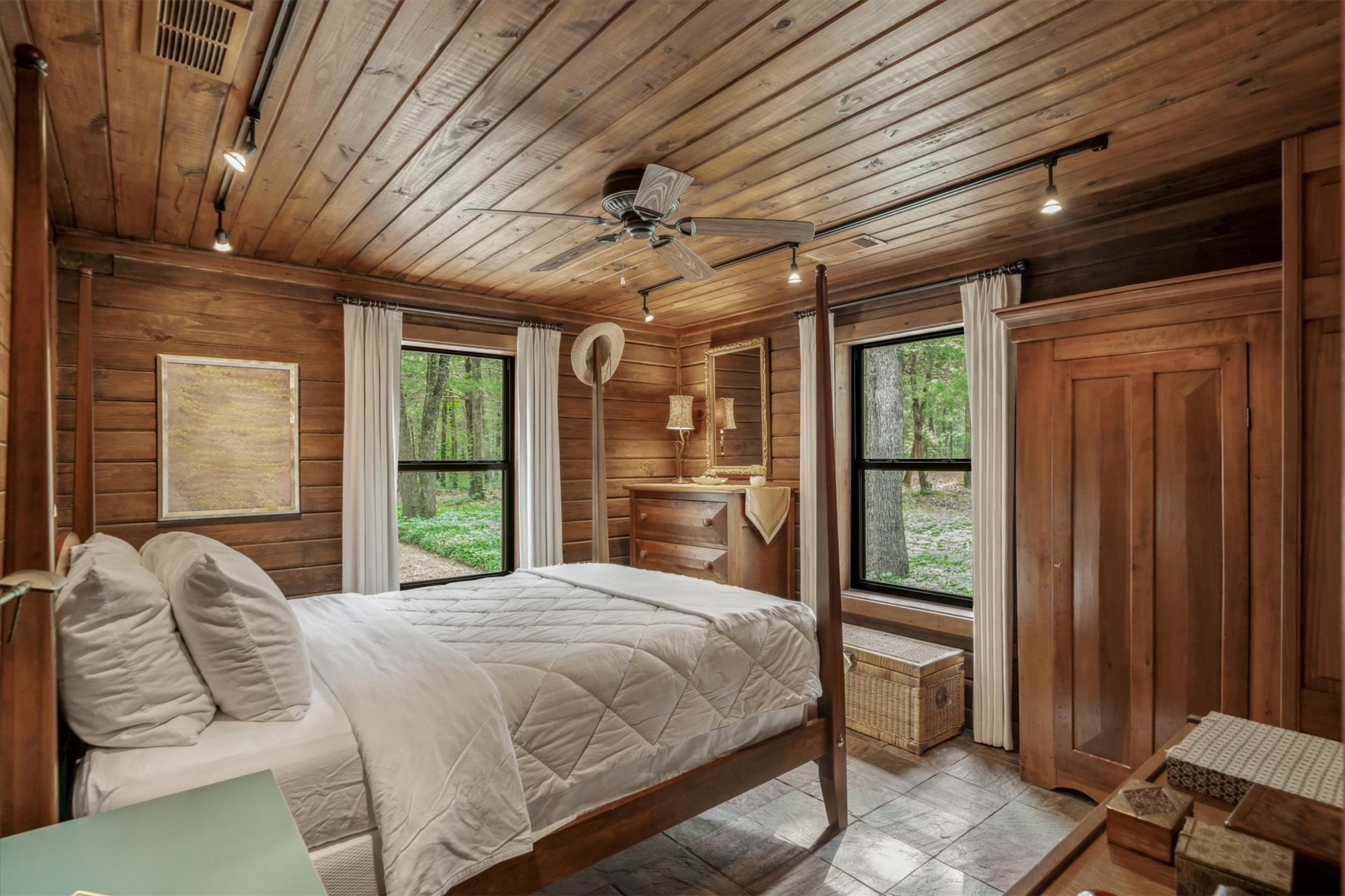 203 Private Road 3780