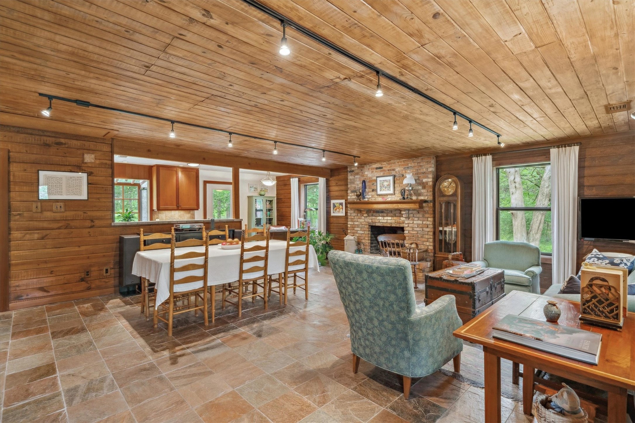 203 Private Road 3780