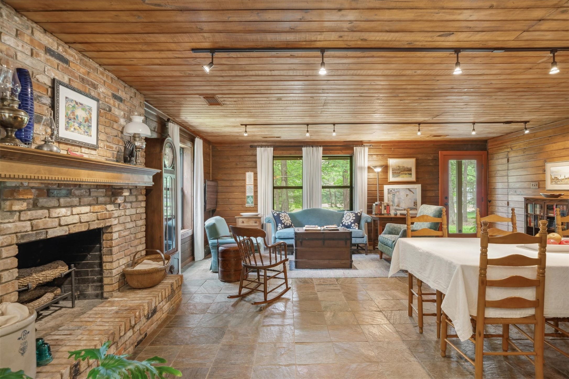 203 Private Road 3780