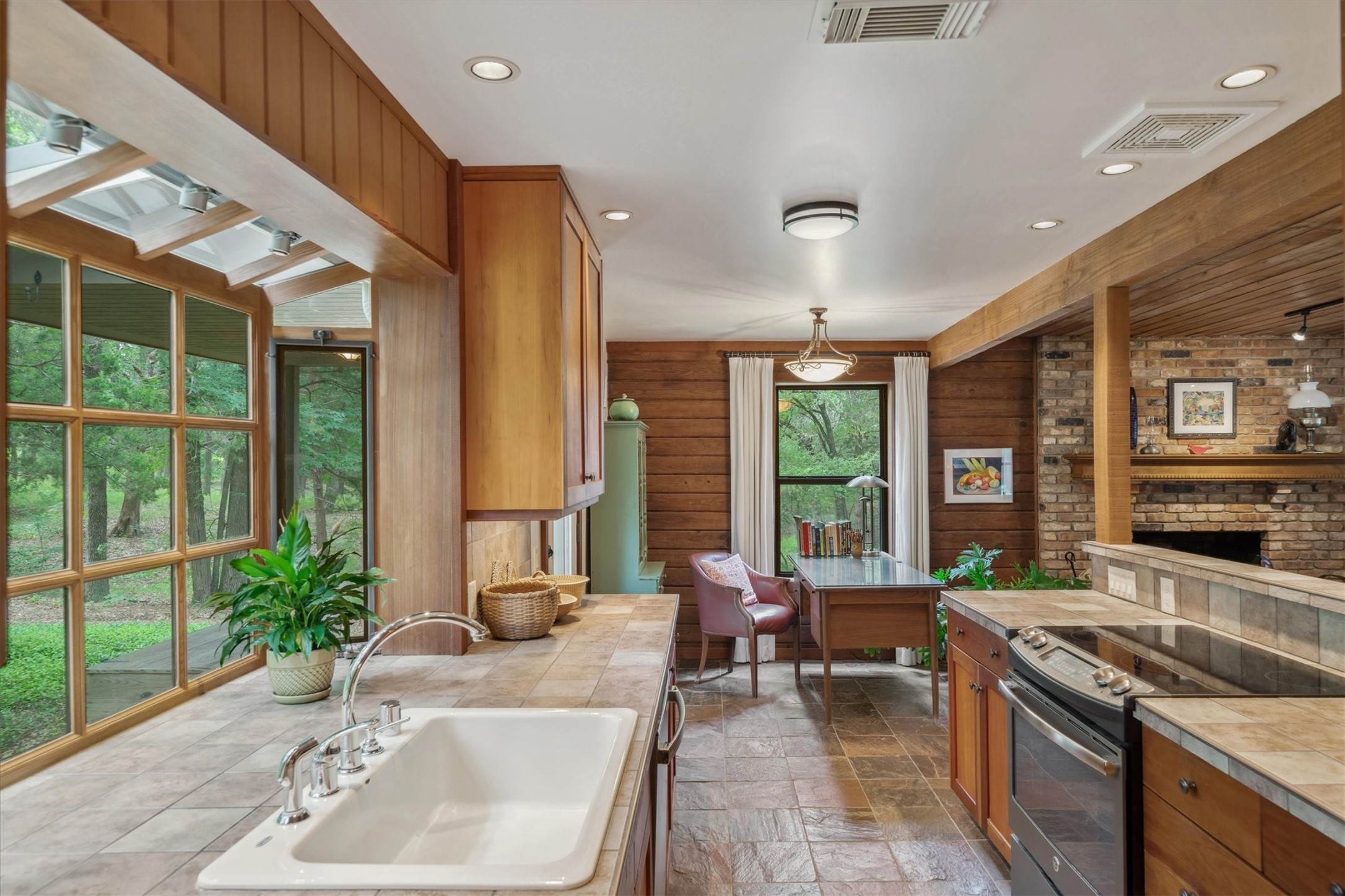 203 Private Road 3780