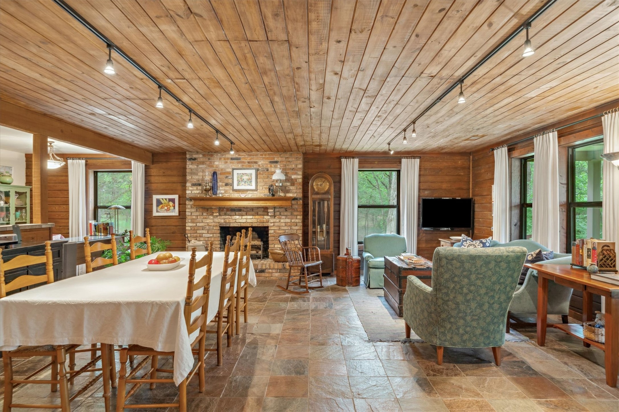 203 Private Road 3780