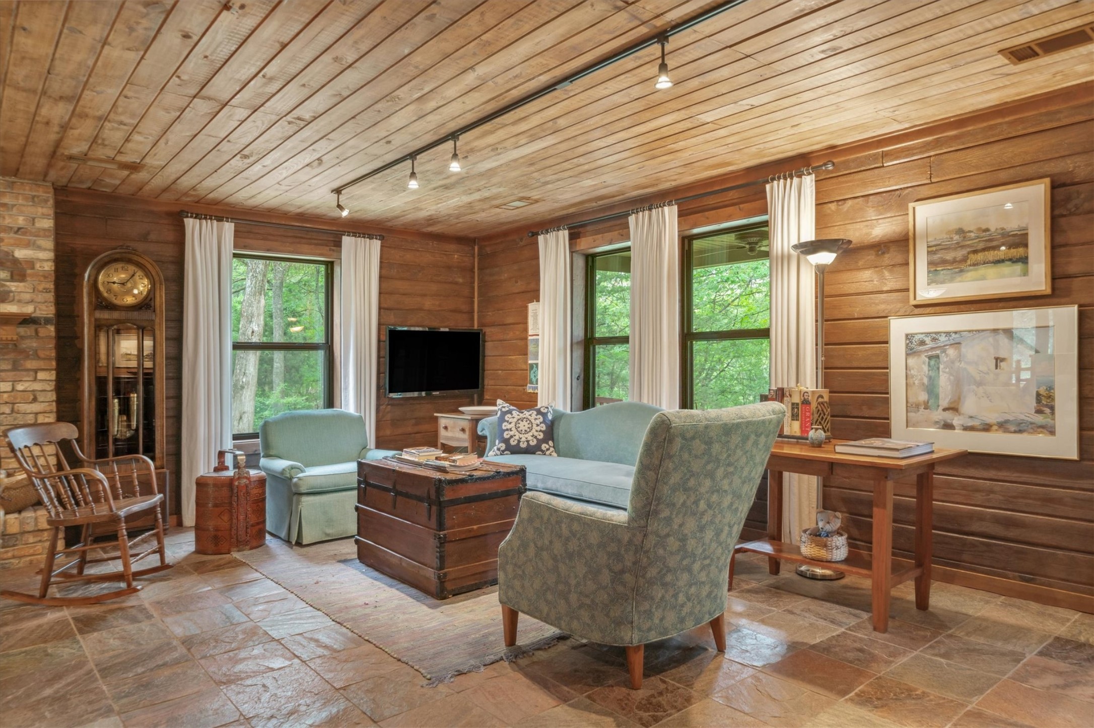 203 Private Road 3780