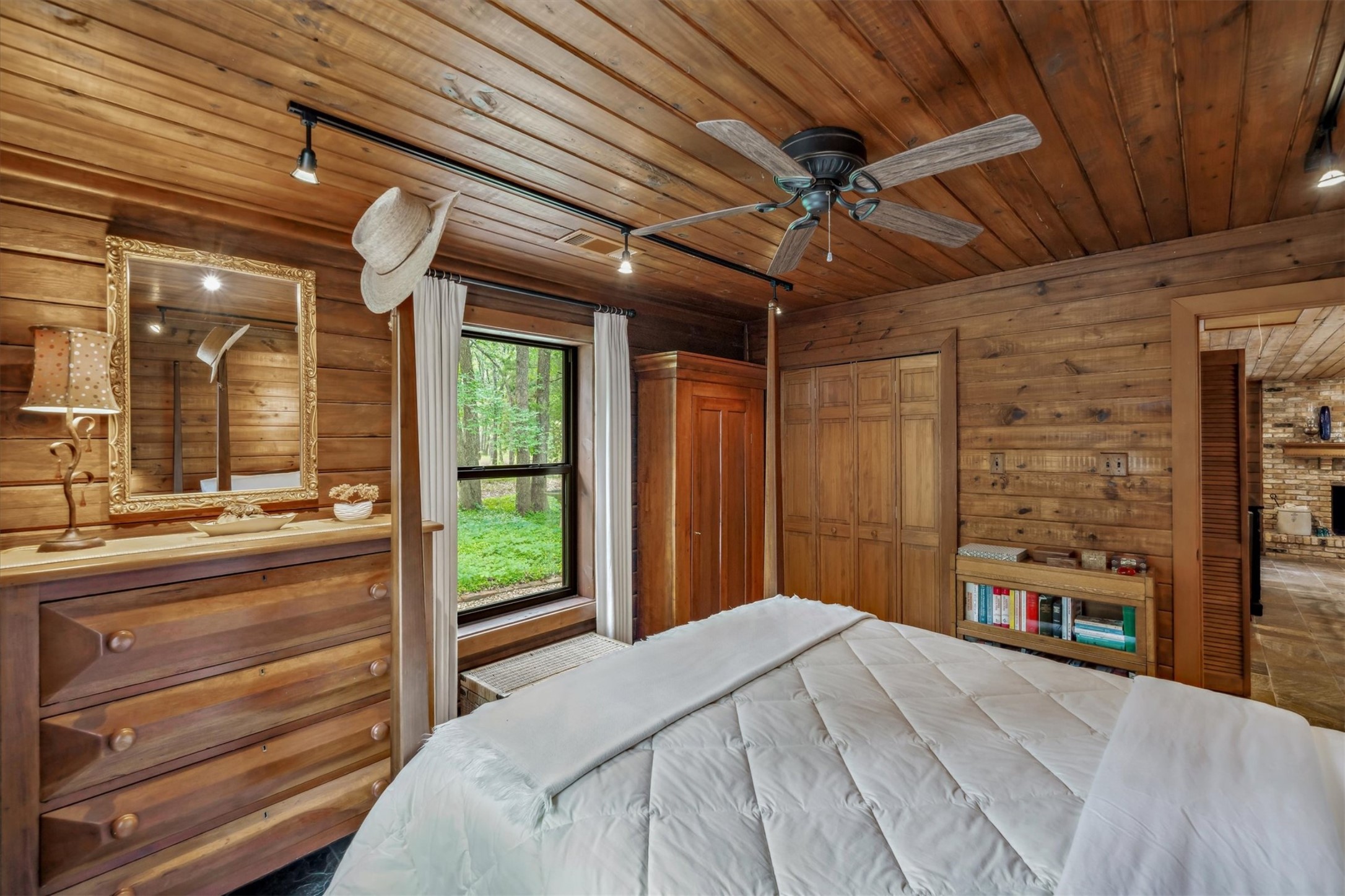 203 Private Road 3780