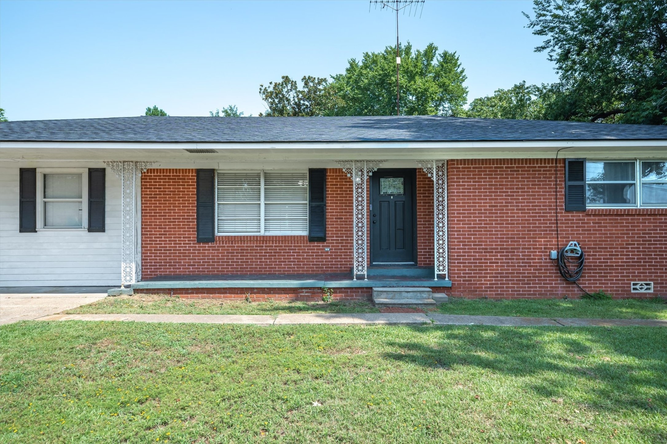 200 W Kansas Street