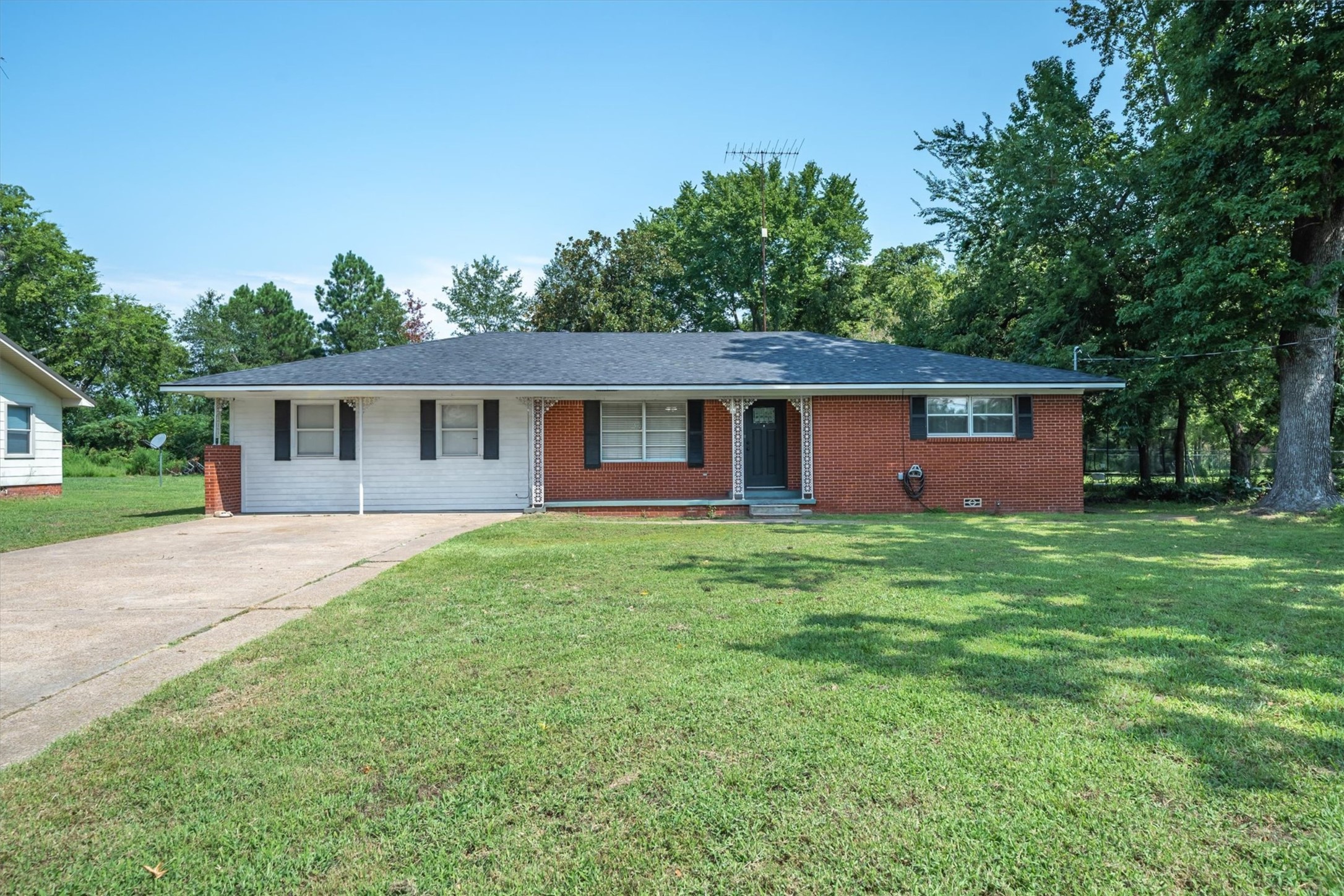 200 W Kansas Street