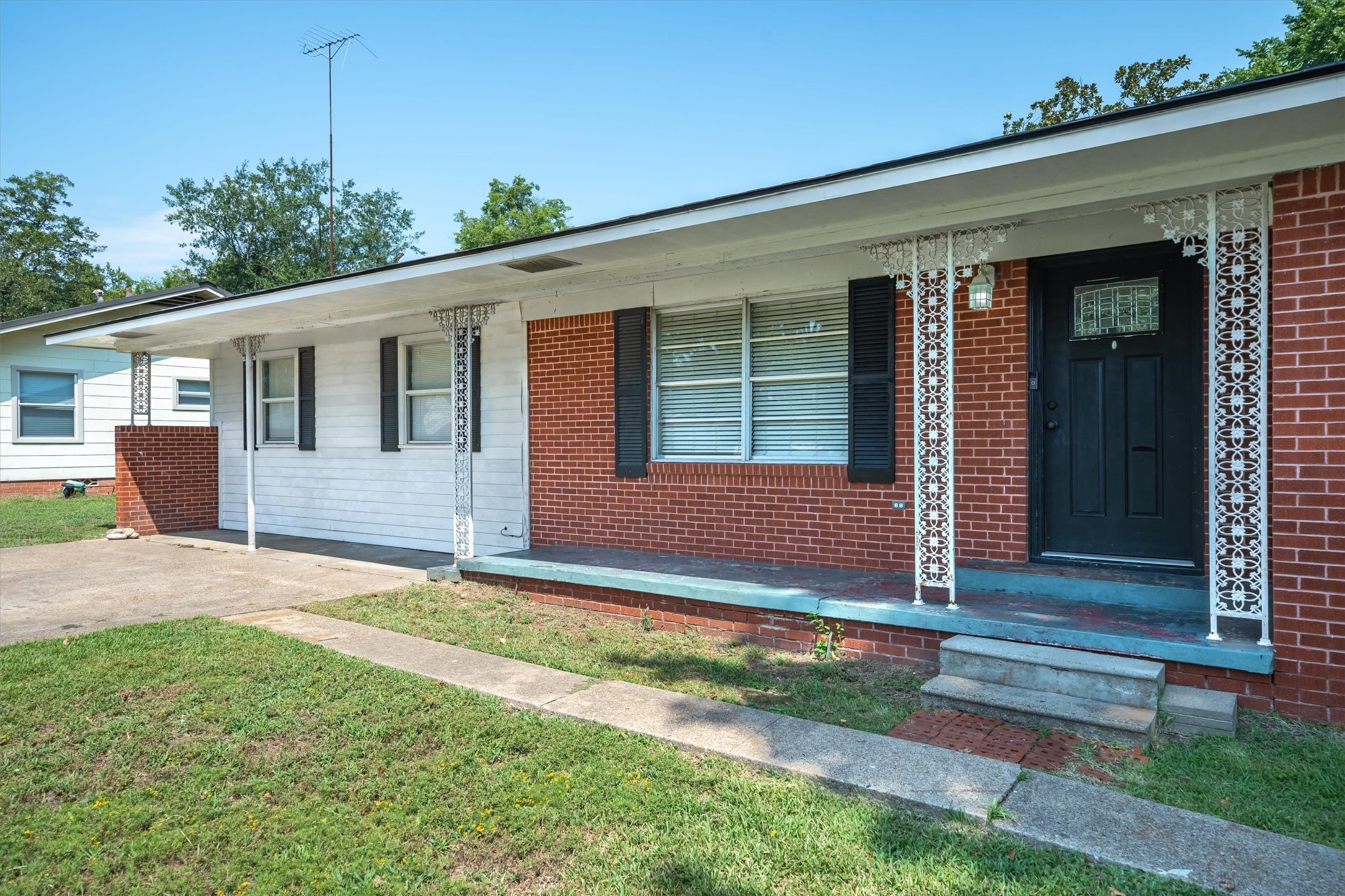 200 W Kansas Street