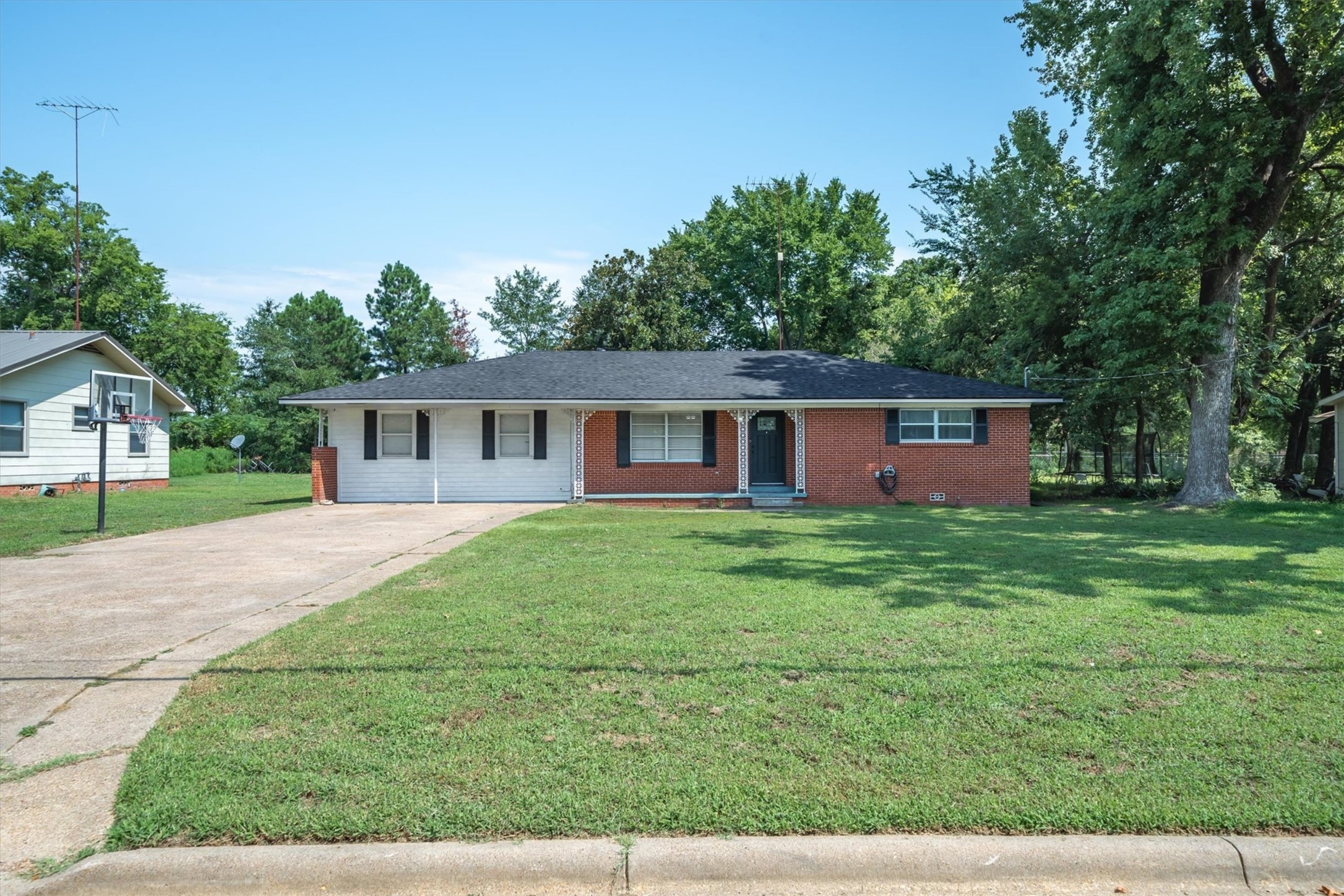 200 W Kansas Street