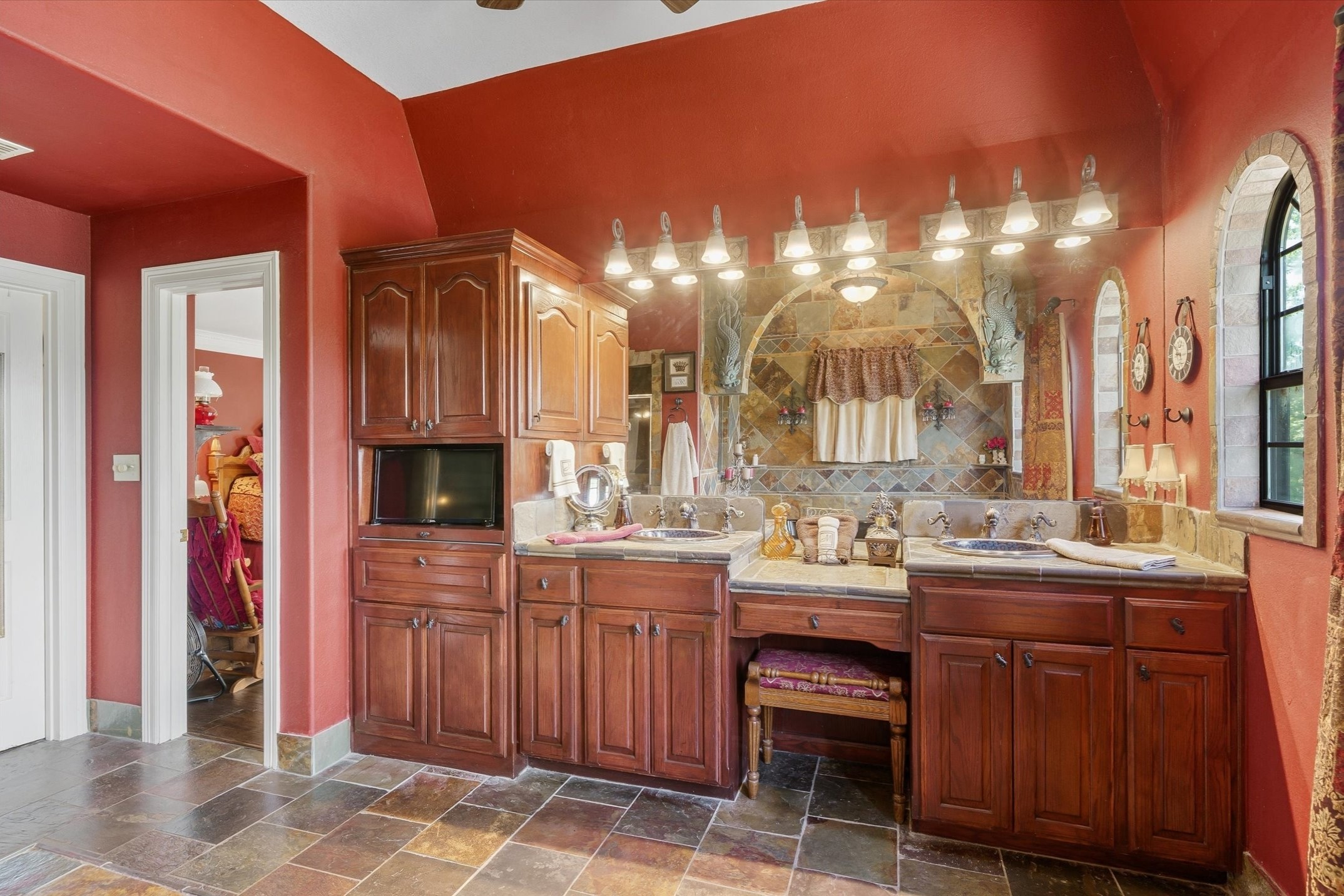 1056 County Road 3810