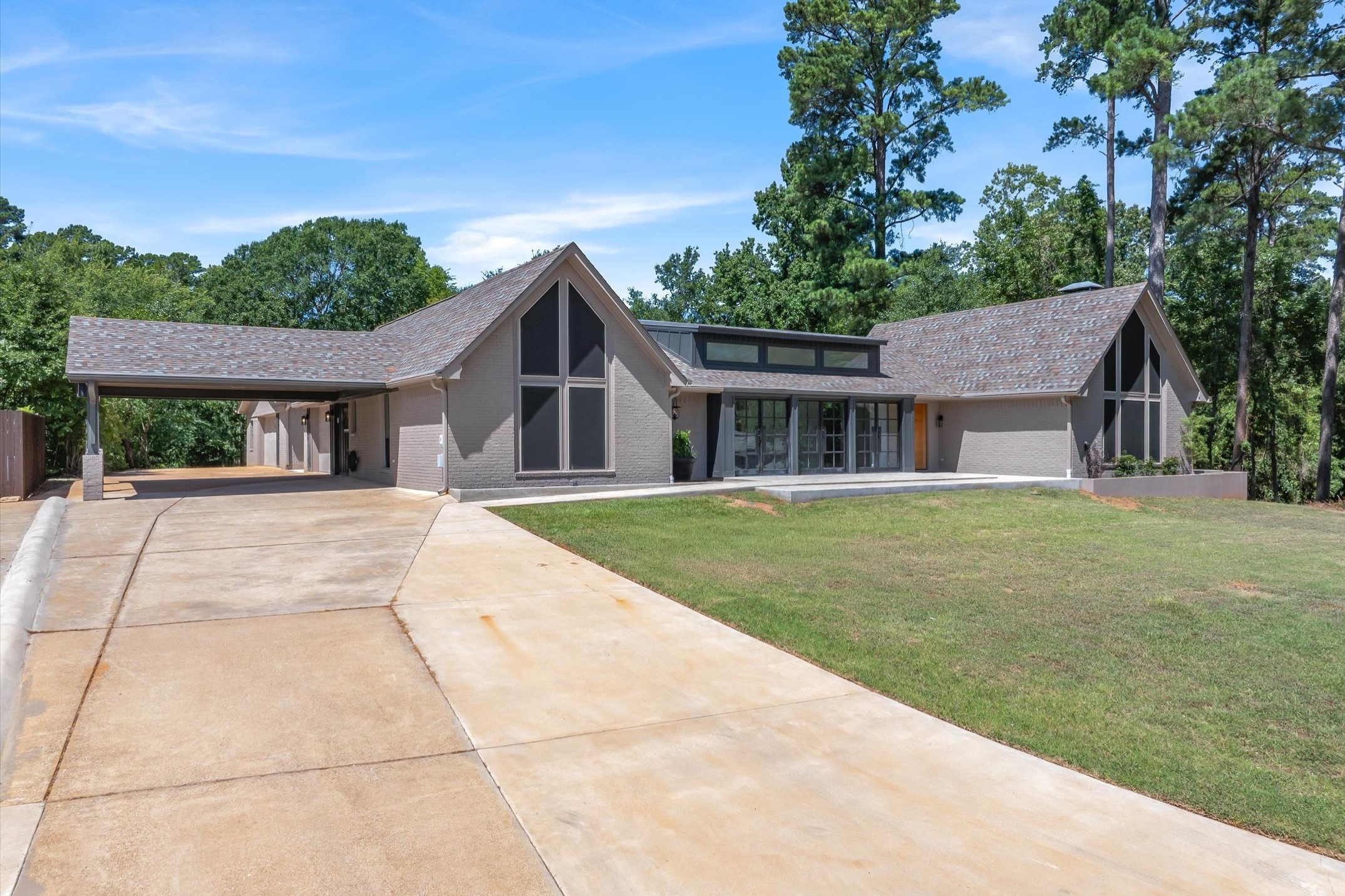 1428 Lakeshore