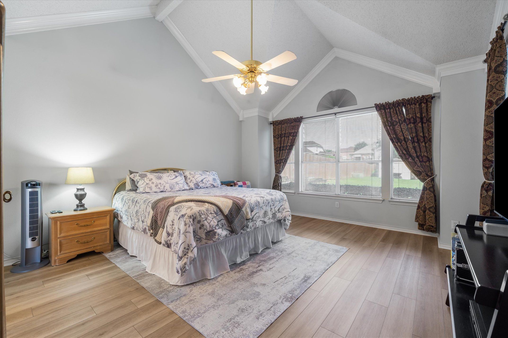 2113 Blackfoot Trail