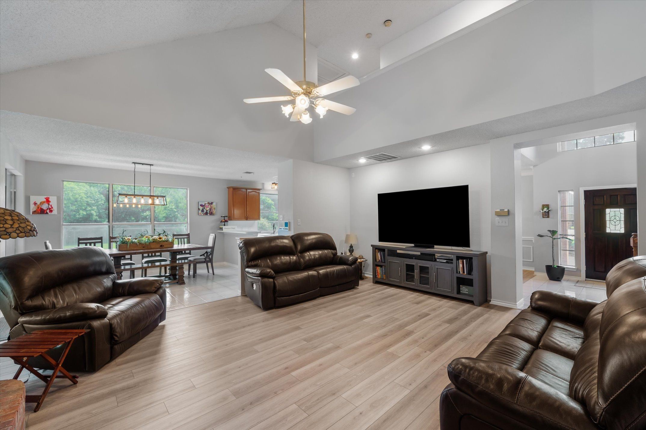 2113 Blackfoot Trail
