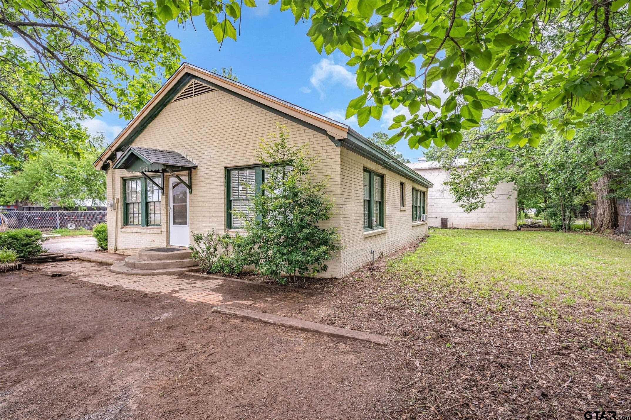 106 S College Street