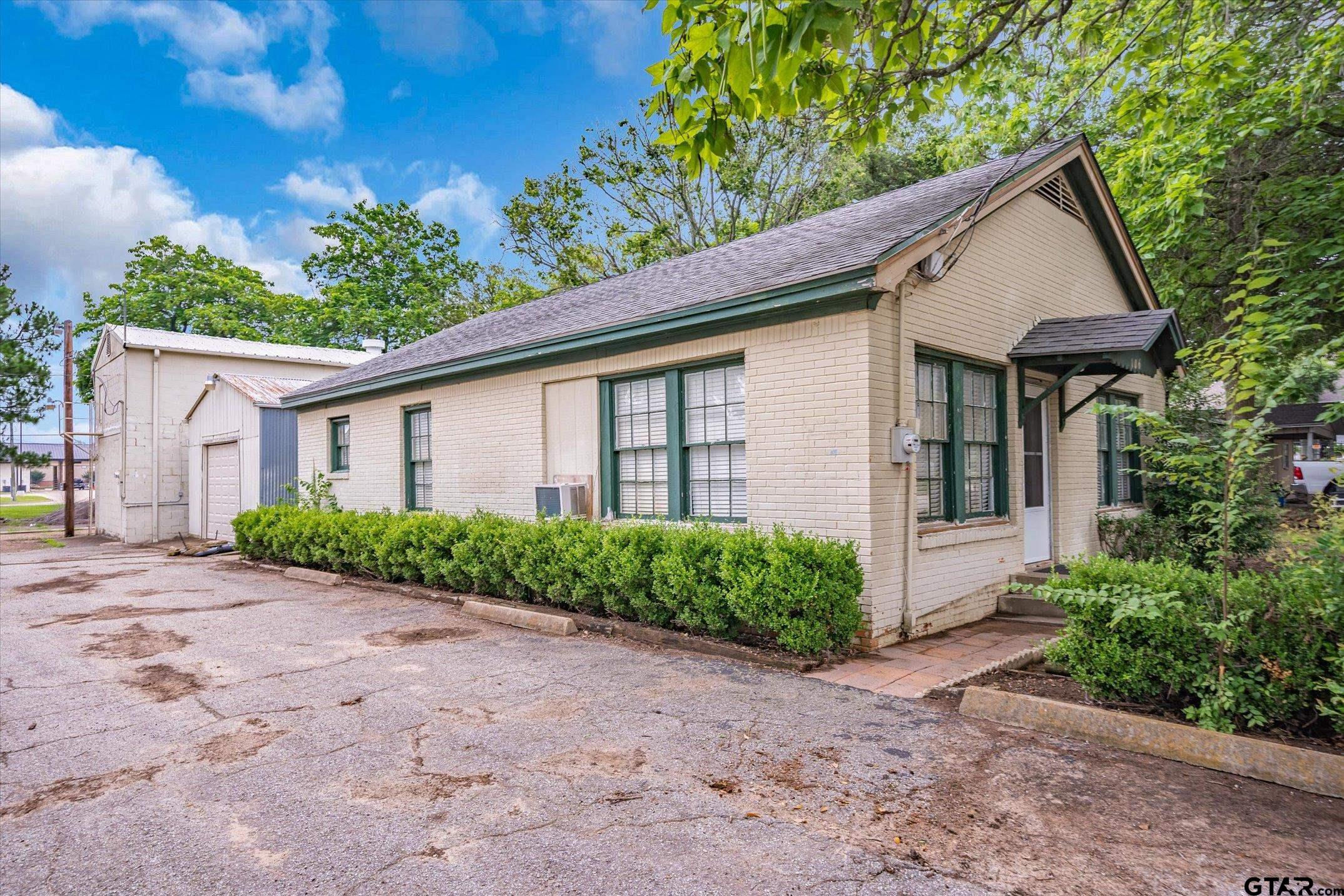 106 S College Street